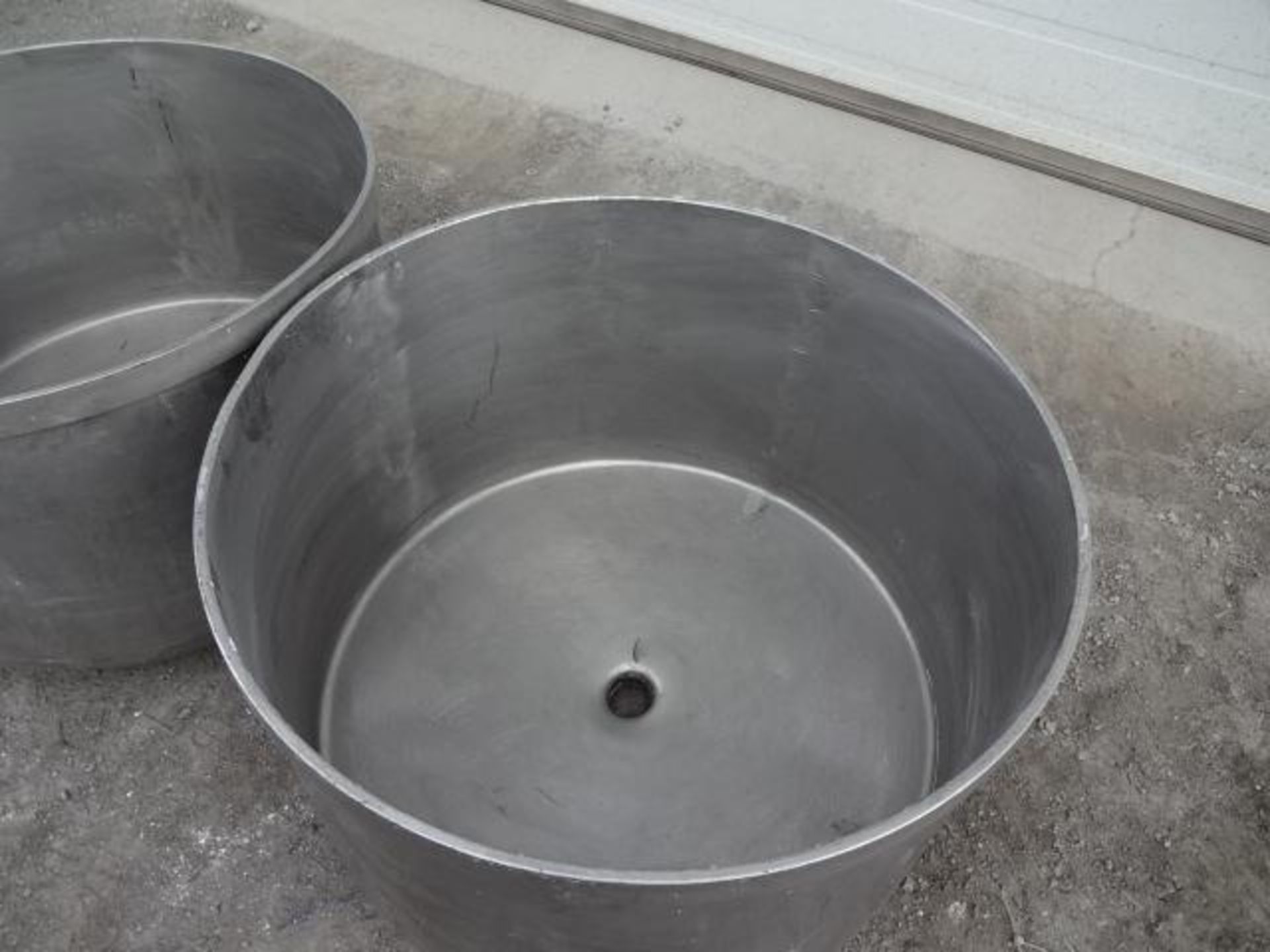 lot de 2 cuves en acier inoxidable - lot of 2 stainless steel tanks