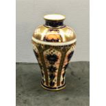 Crown Derby 1128 Vase measures approx 13cm tall in good condition