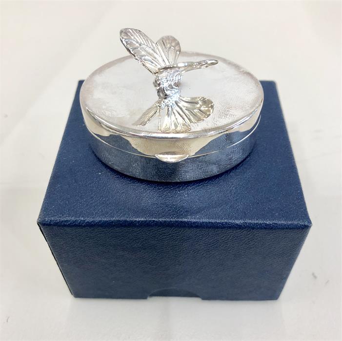 Boxed Silver Pill box with Butterfly Finial birmingham silver hallmarks for 2000 - Image 3 of 3