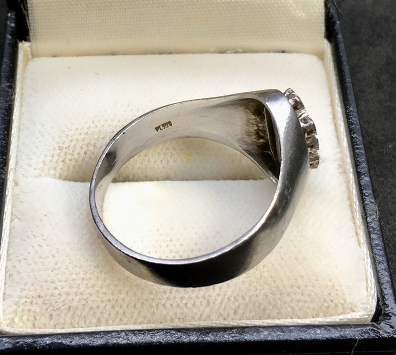 950 Platinum and Diamond Ring set with 8 diamonds in hallmarked 950 PL Weight of ring 8.7g - Image 5 of 5