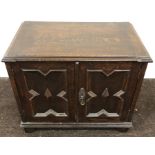 Small oak blanket box Measures approx 16.5" Heigh by 20" Wide by 13" depth