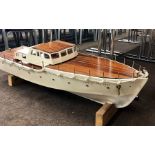 Electric Model Boat - 'Lady of the Lake' - 'Hinckley'