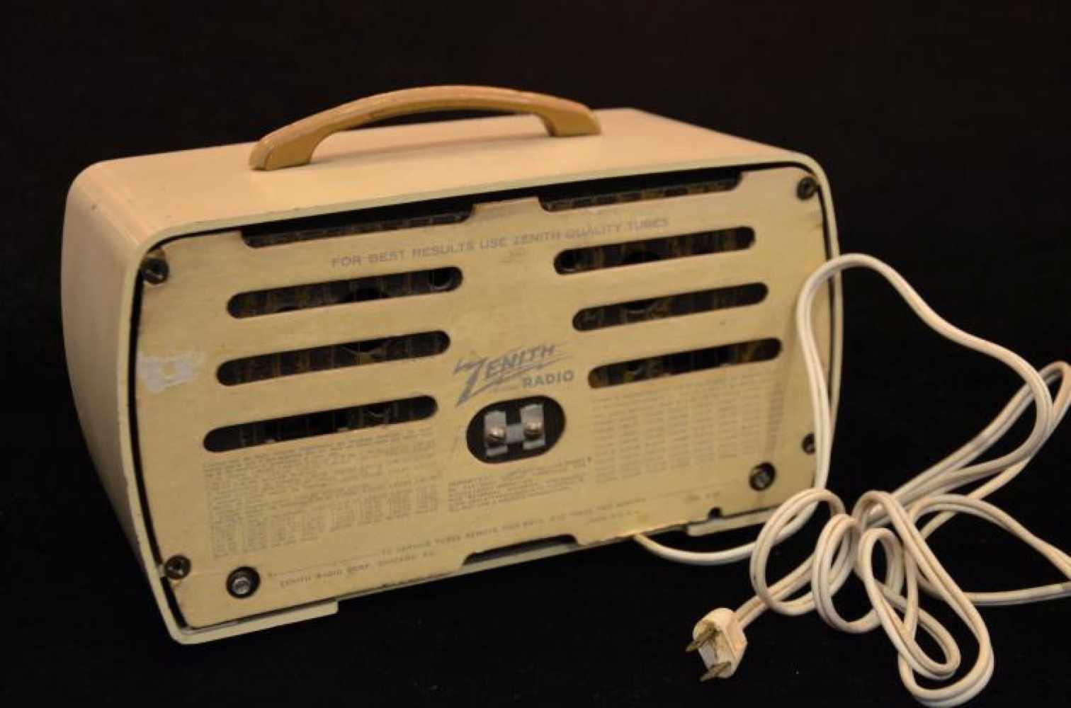 Portable Radio "Zenith" Portable Radio "Zenith" plastic case in off-white, AM tube receiver in - Image 2 of 2