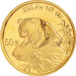 中国 (China) / ﾊﾟﾝﾀﾞ図 50元(1/2ｵﾝｽ)金貨 1999年 KM1220 / 未使用 / Panda 50 Yuan (1/2oz) Gold / UNC