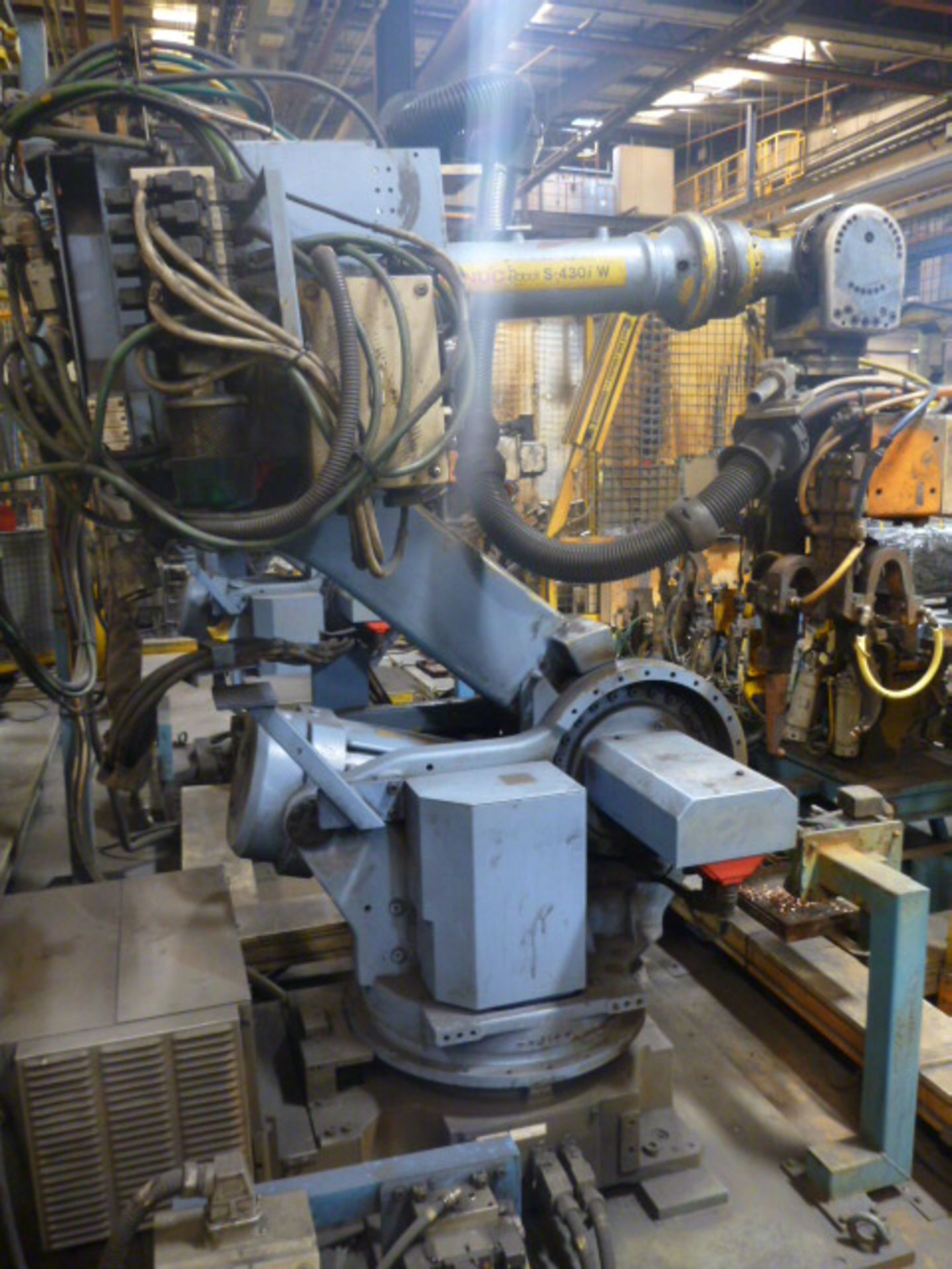 Fanuc S-430iW Robotic Spot Welder (2000) CS01