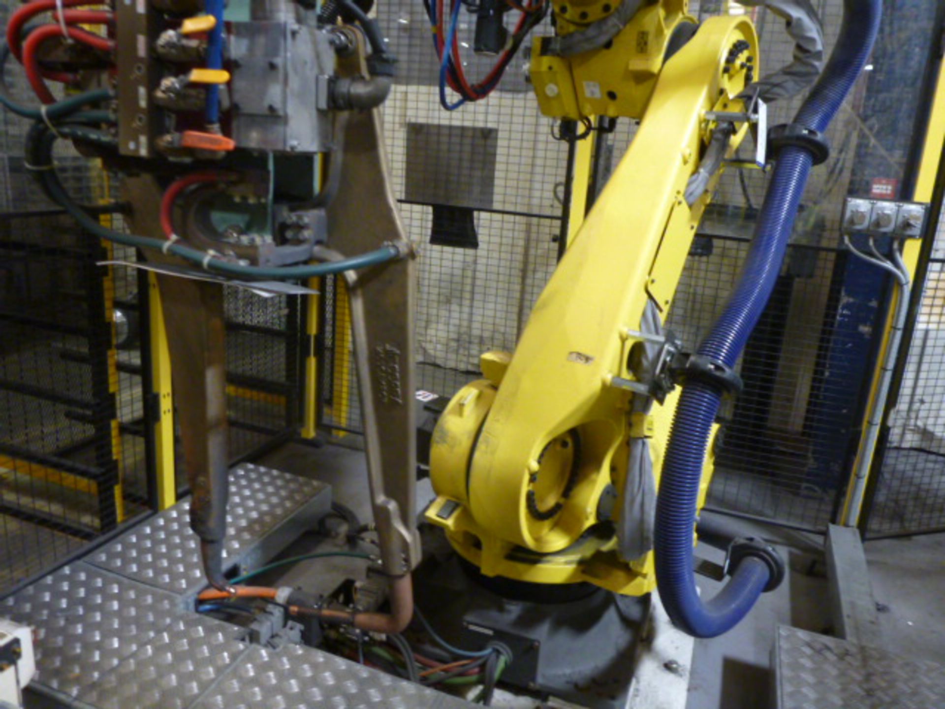 Fanuc R-2000iC/165F Spot Welding Robot (2015) HM01 - Image 5 of 12