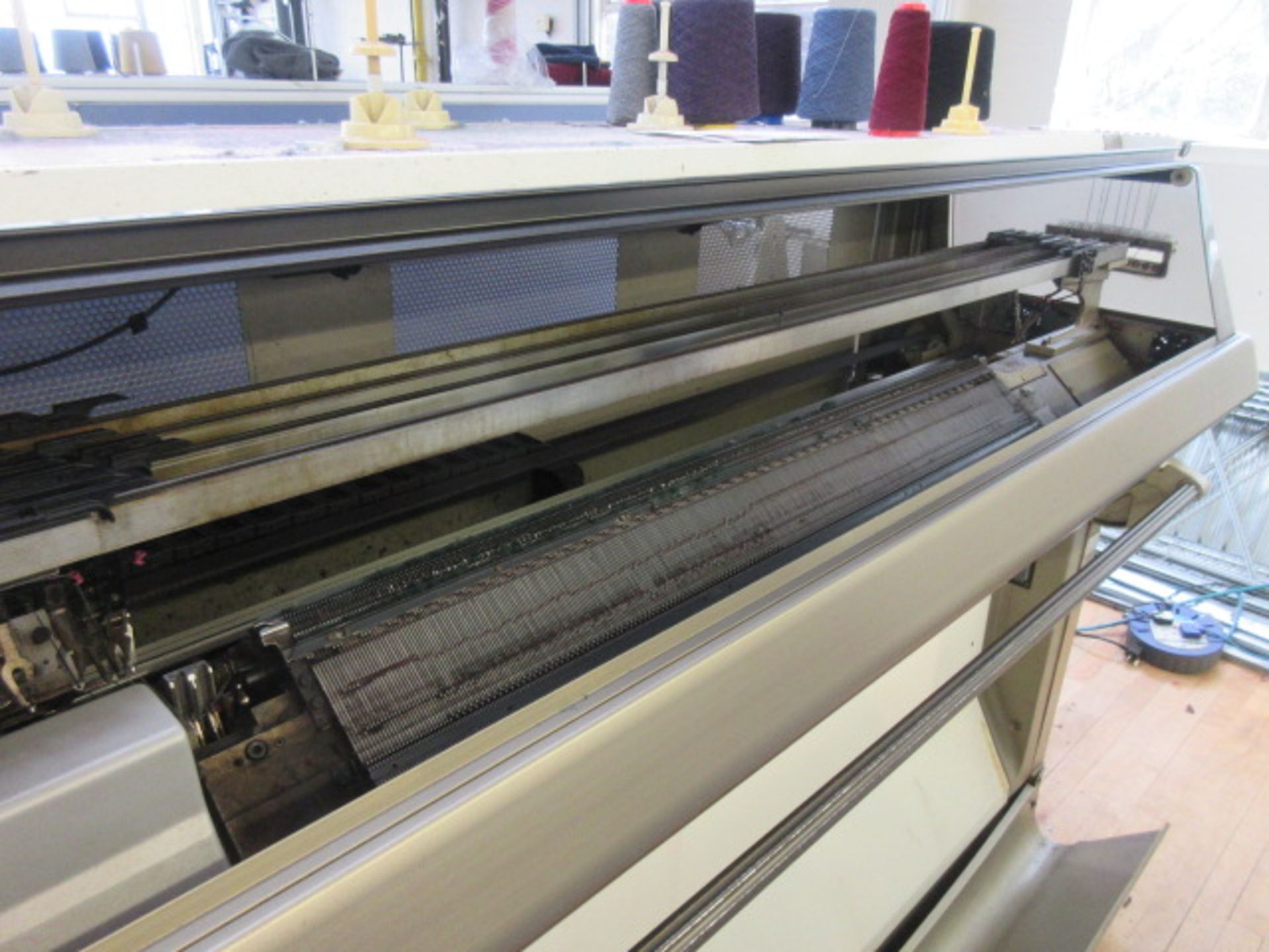 Shima Seiki SES 122FF 7gg knitting machine - Image 5 of 7