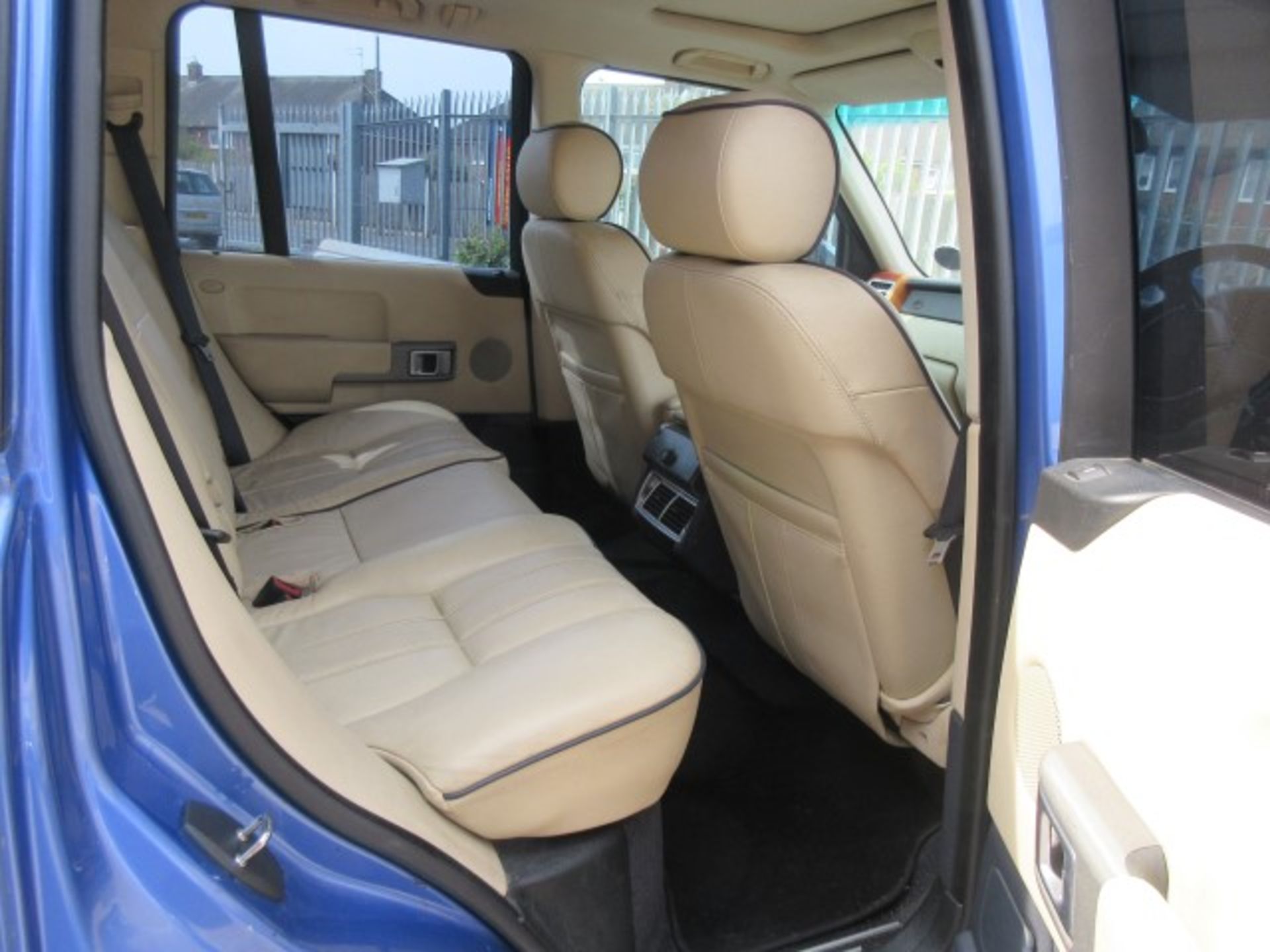 Range Rover HSE 3.0L TD6 Auto (2003) - Image 7 of 13