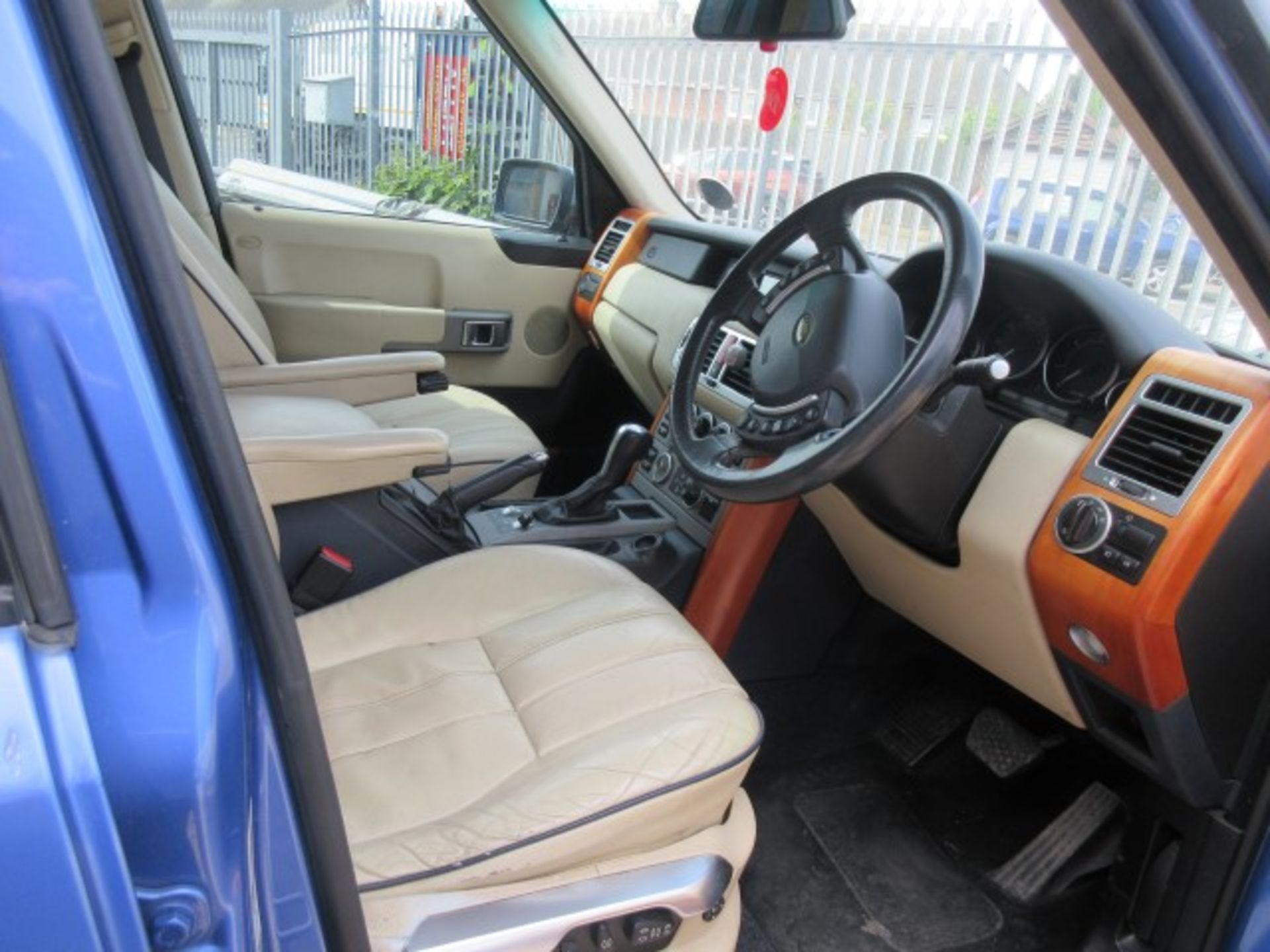 Range Rover HSE 3.0L TD6 Auto (2003) - Image 5 of 13