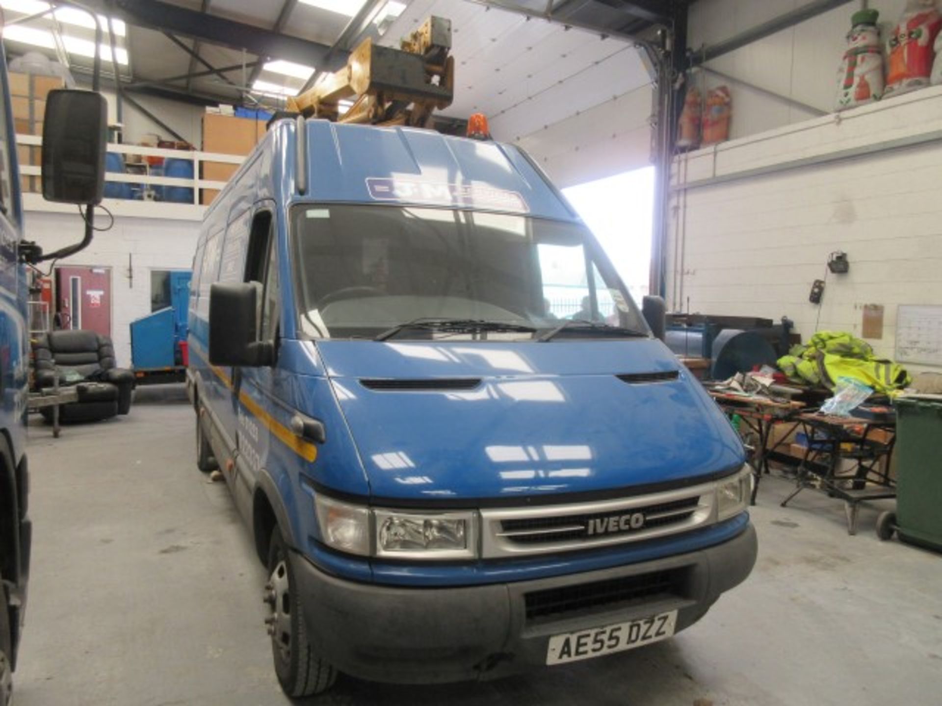 Iveco Daily 50C14 van (2005) with Versa Lift access platform