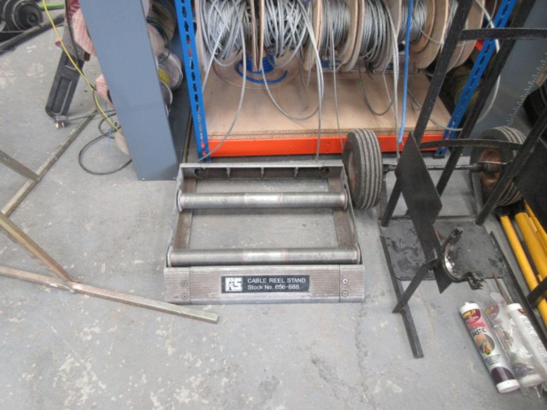 RS cable reel dispensing stand