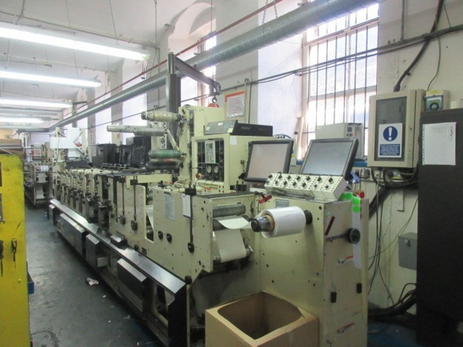 Mark Andy 2200-10F 10” 8 colour flexographic label printing press. Serial no: 1260086 (2002) - Image 4 of 383