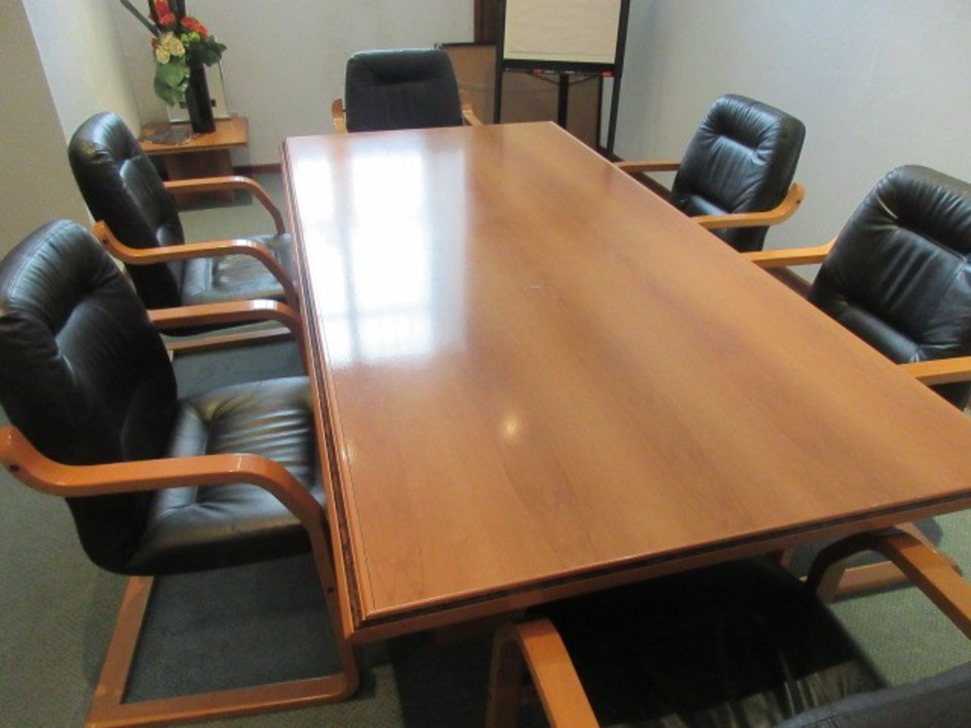 Boardroom table with 6 chairs, display cabinet, side cabinet & side table - Image 3 of 4