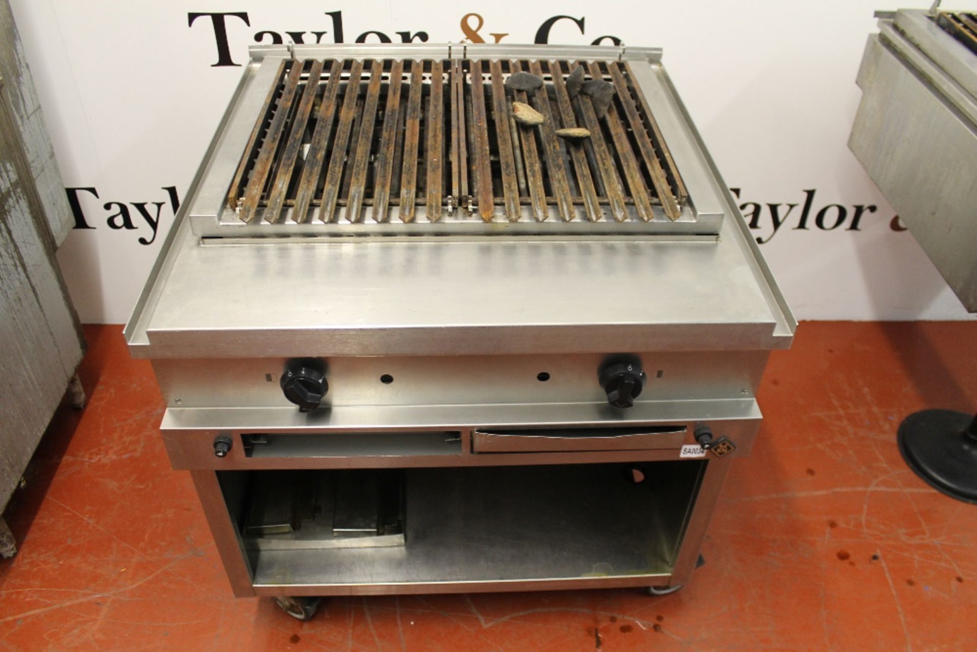 MKN 2 Burner Gas Chargrill with under storage – NO VAT - W86cm x H90cm x D86cm - Bild 2 aus 3