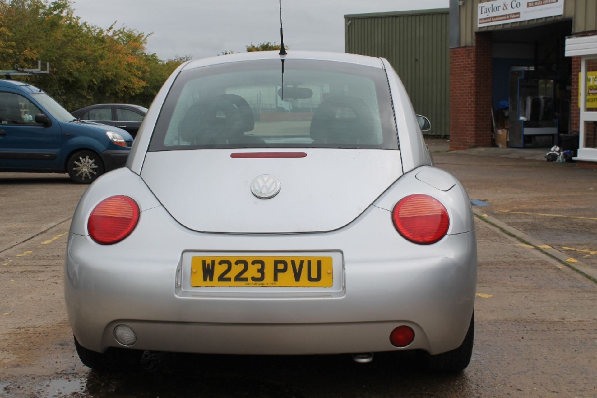 2000 VW BEETLE SILVER 2.0Ltr PETROL Reg: W223 PVU MOT: 17-05-2018 Mileage: 120,238 Service History : - Bild 6 aus 12