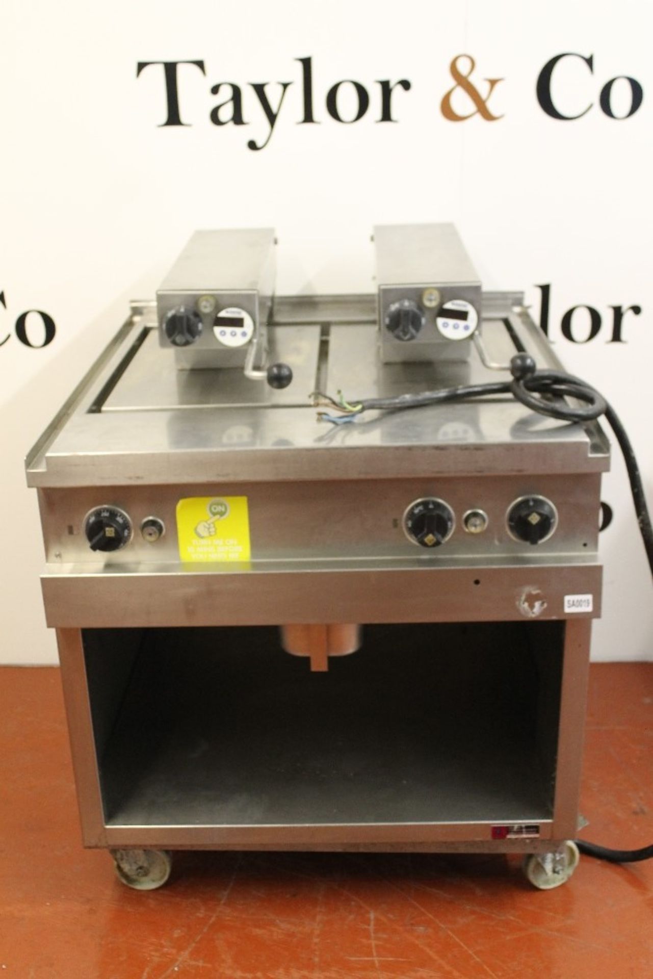 Large Griddle / Hot Plate with 2 x Pressure Plates Model 005601 – NO VAT L80cm x H110cm x D86cm -