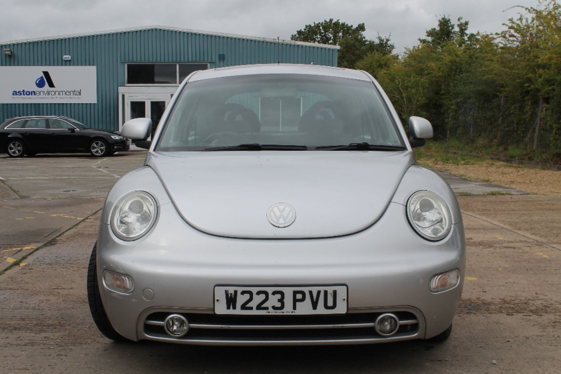 2000 VW BEETLE SILVER 2.0Ltr PETROL Reg: W223 PVU MOT: 17-05-2018 Mileage: 120,238 Service History : - Bild 2 aus 12