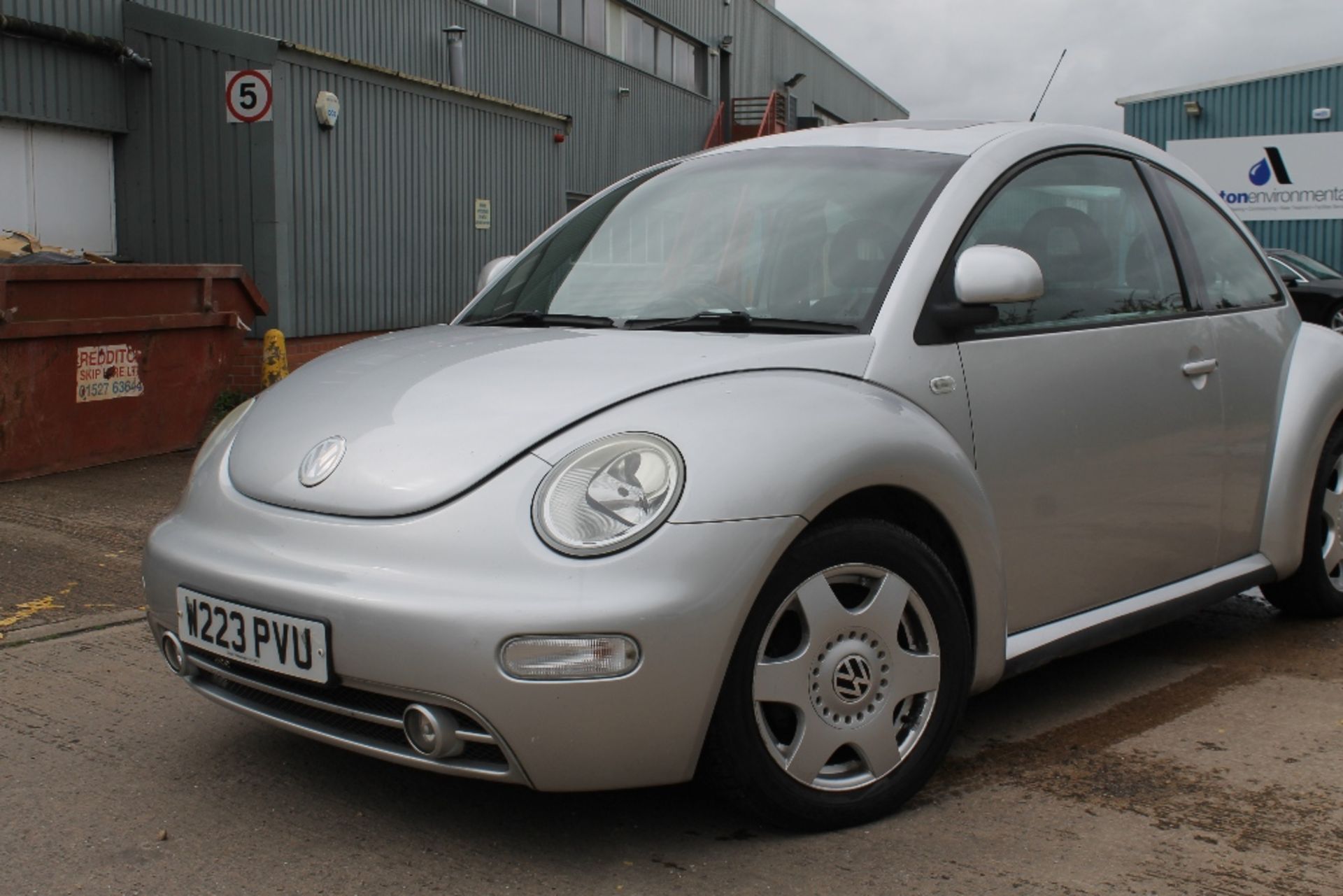 2000 VW BEETLE SILVER 2.0Ltr PETROL Reg: W223 PVU MOT: 17-05-2018 Mileage: 120,238 Service History : - Bild 4 aus 12