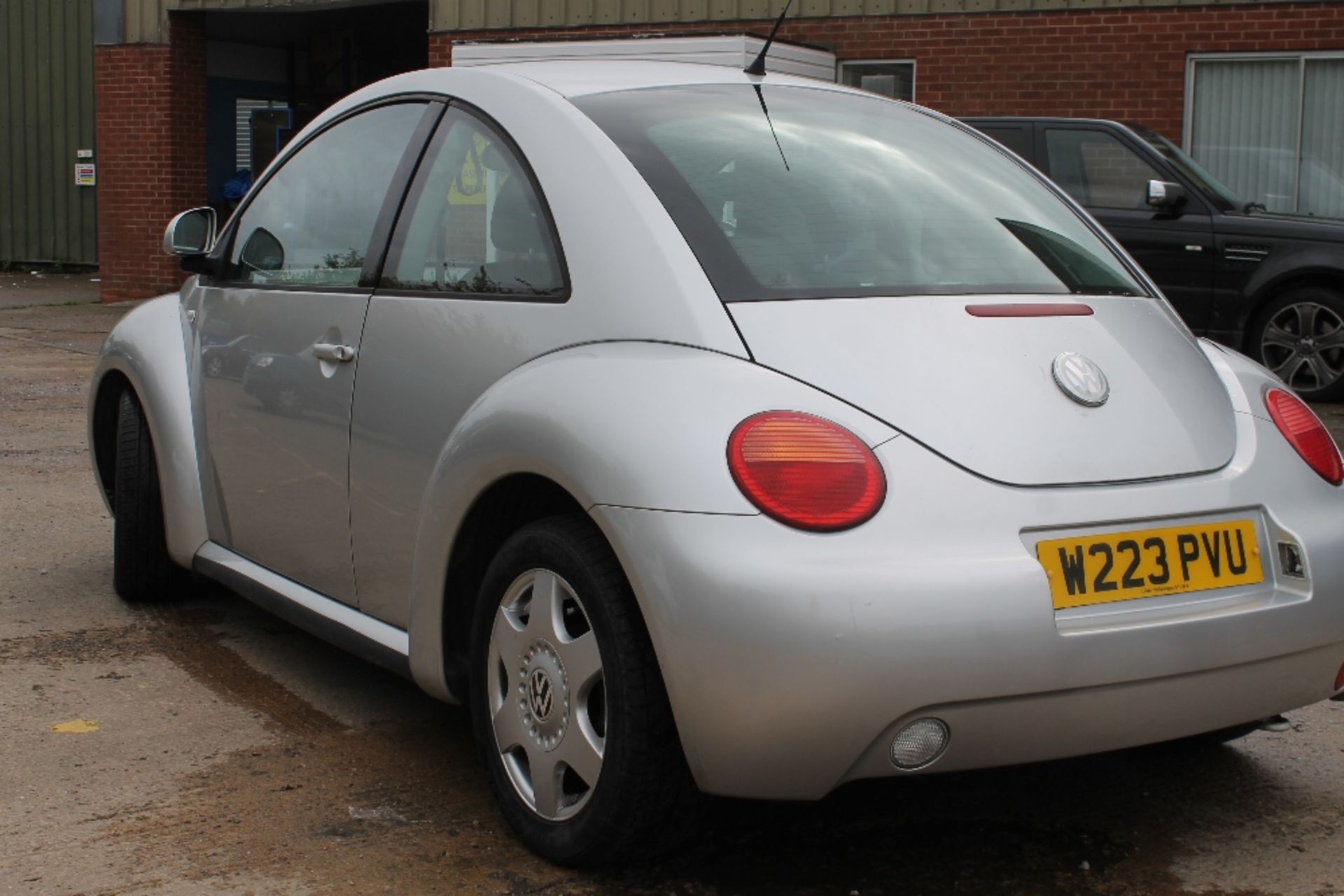 2000 VW BEETLE SILVER 2.0Ltr PETROL Reg: W223 PVU MOT: 17-05-2018 Mileage: 120,238 Service History : - Bild 7 aus 12