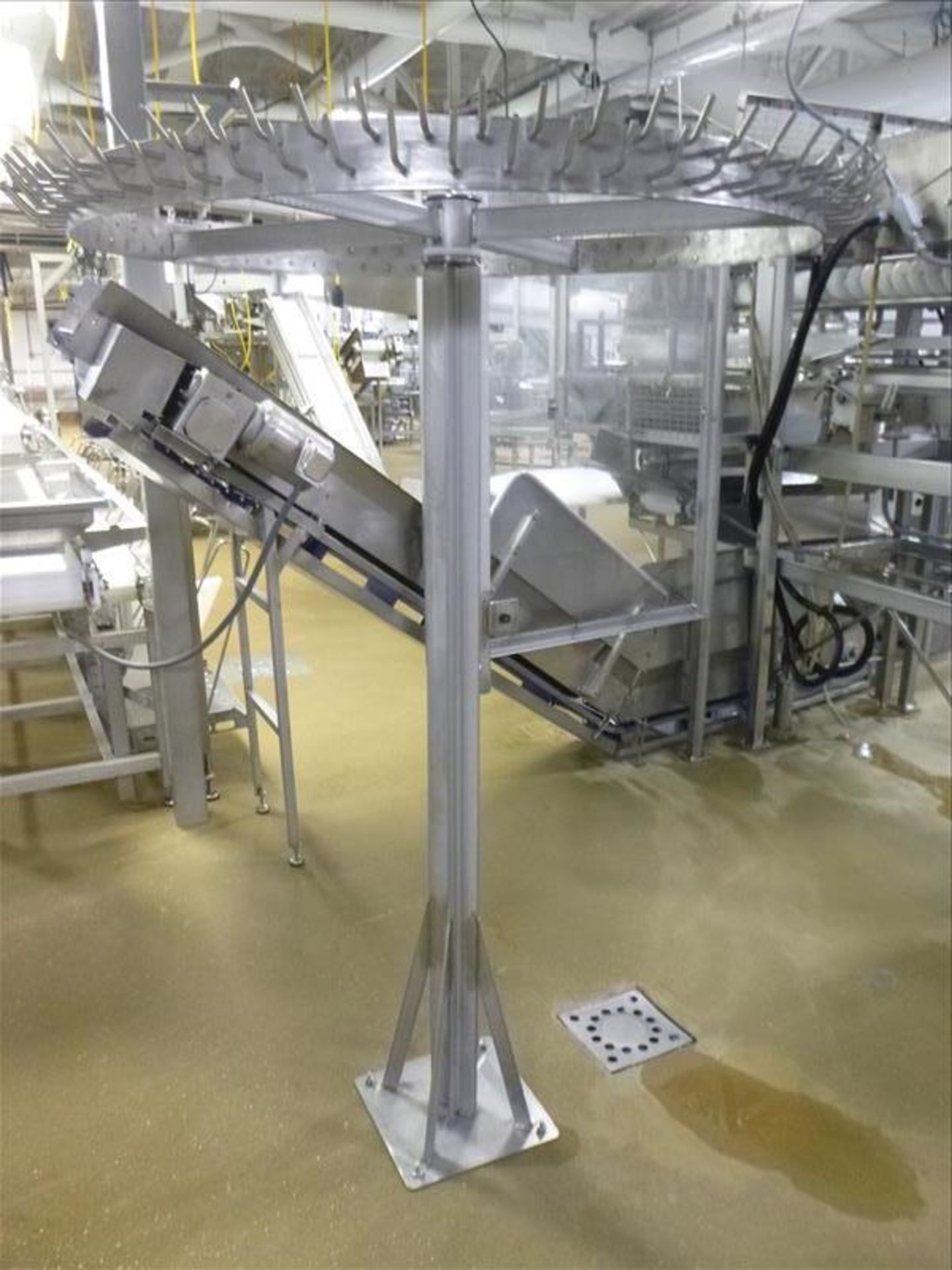 s/s carousel stand (Upper Deboning)