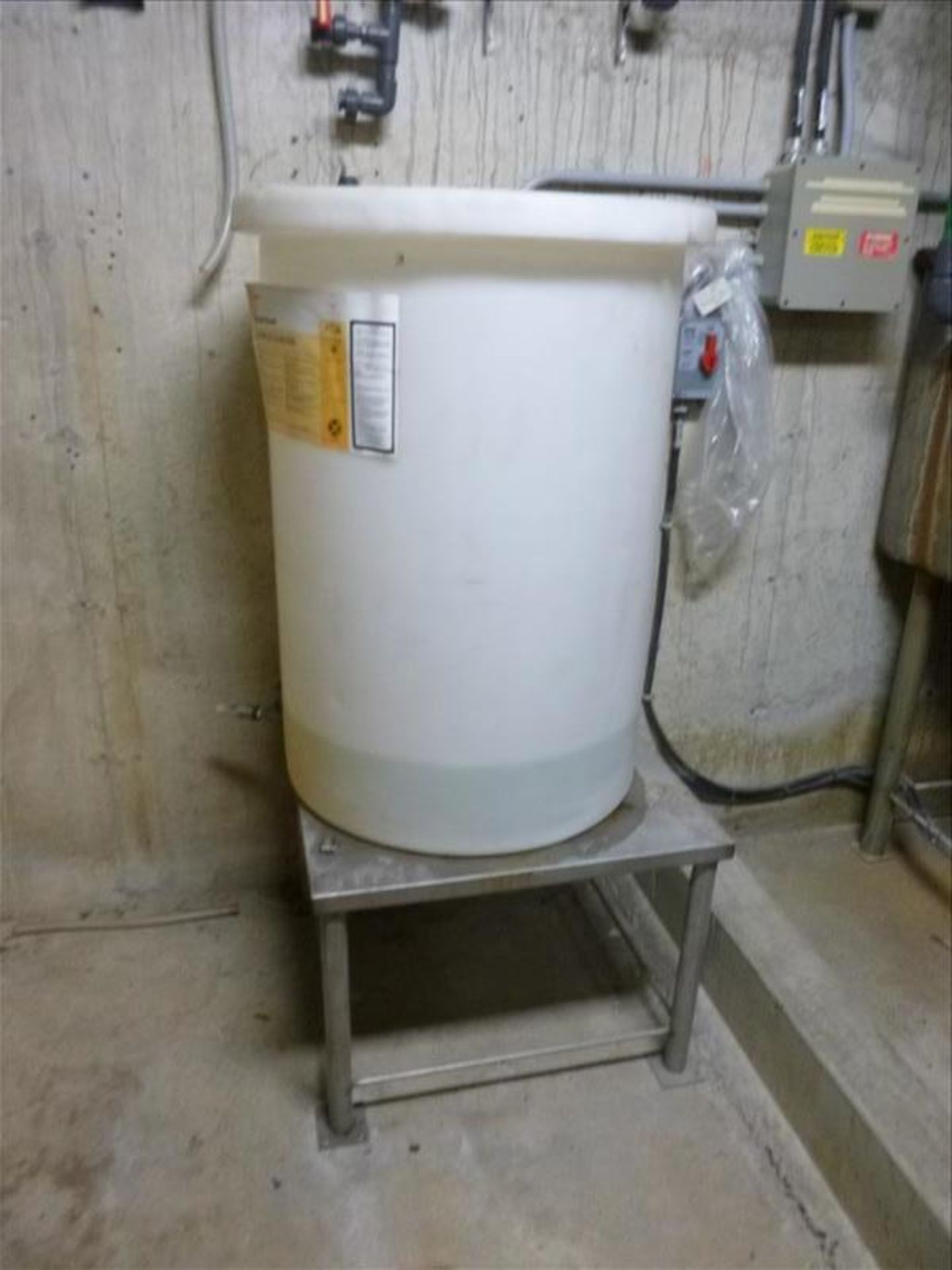 DiverseyLever central foam system c/w poly tank (further processing, basement) - Image 3 of 3