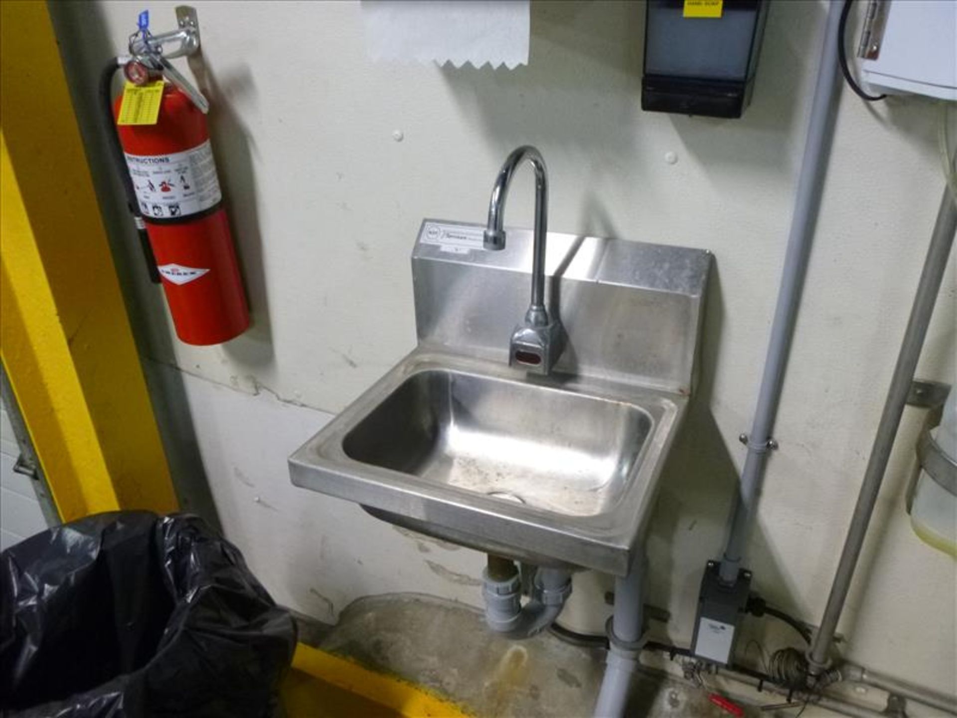 s/s single-station hand wash sink, motion activated (Coolers)