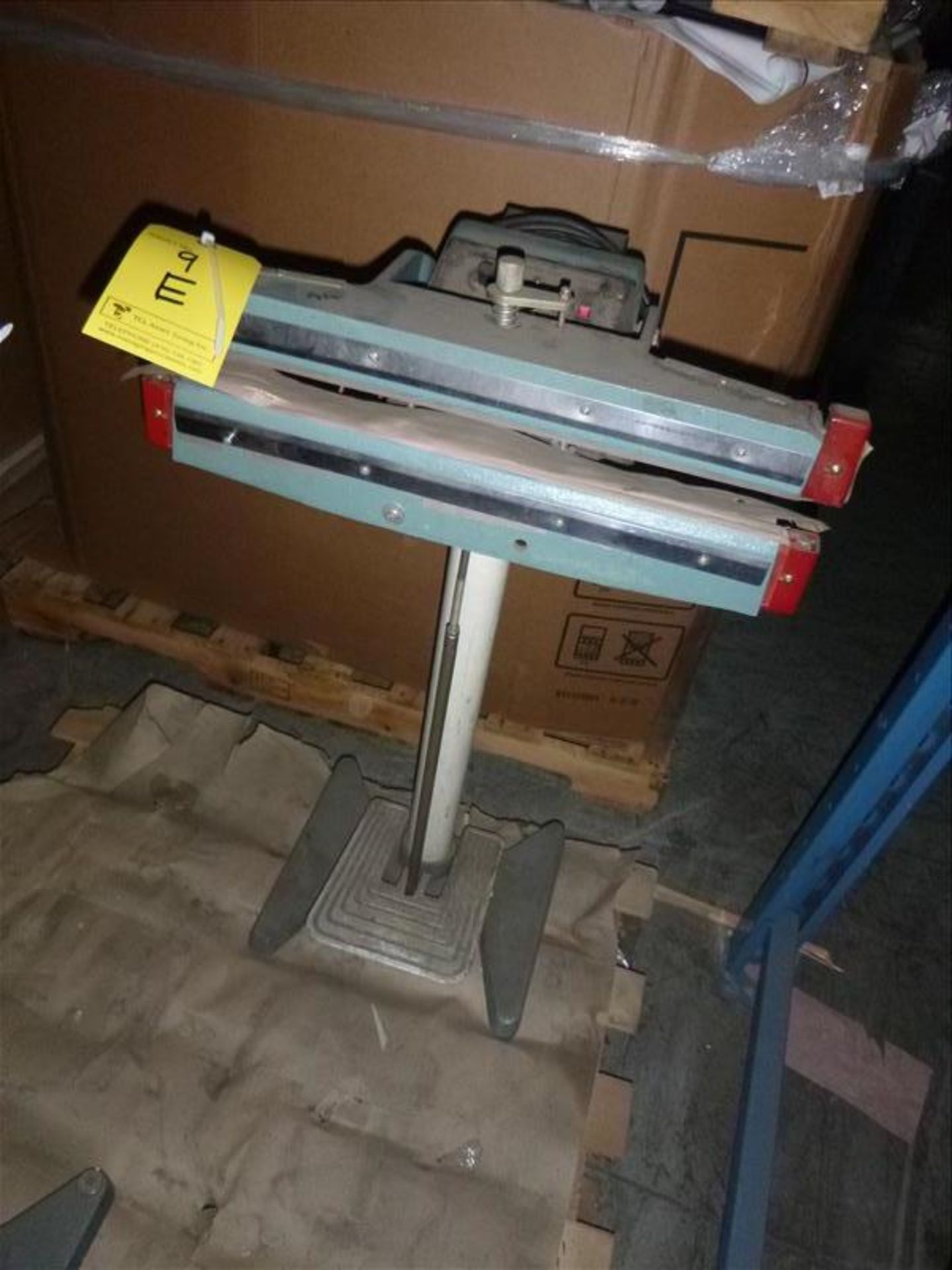 impulse sealer, 18 in. (Located in Mississauga, ON)