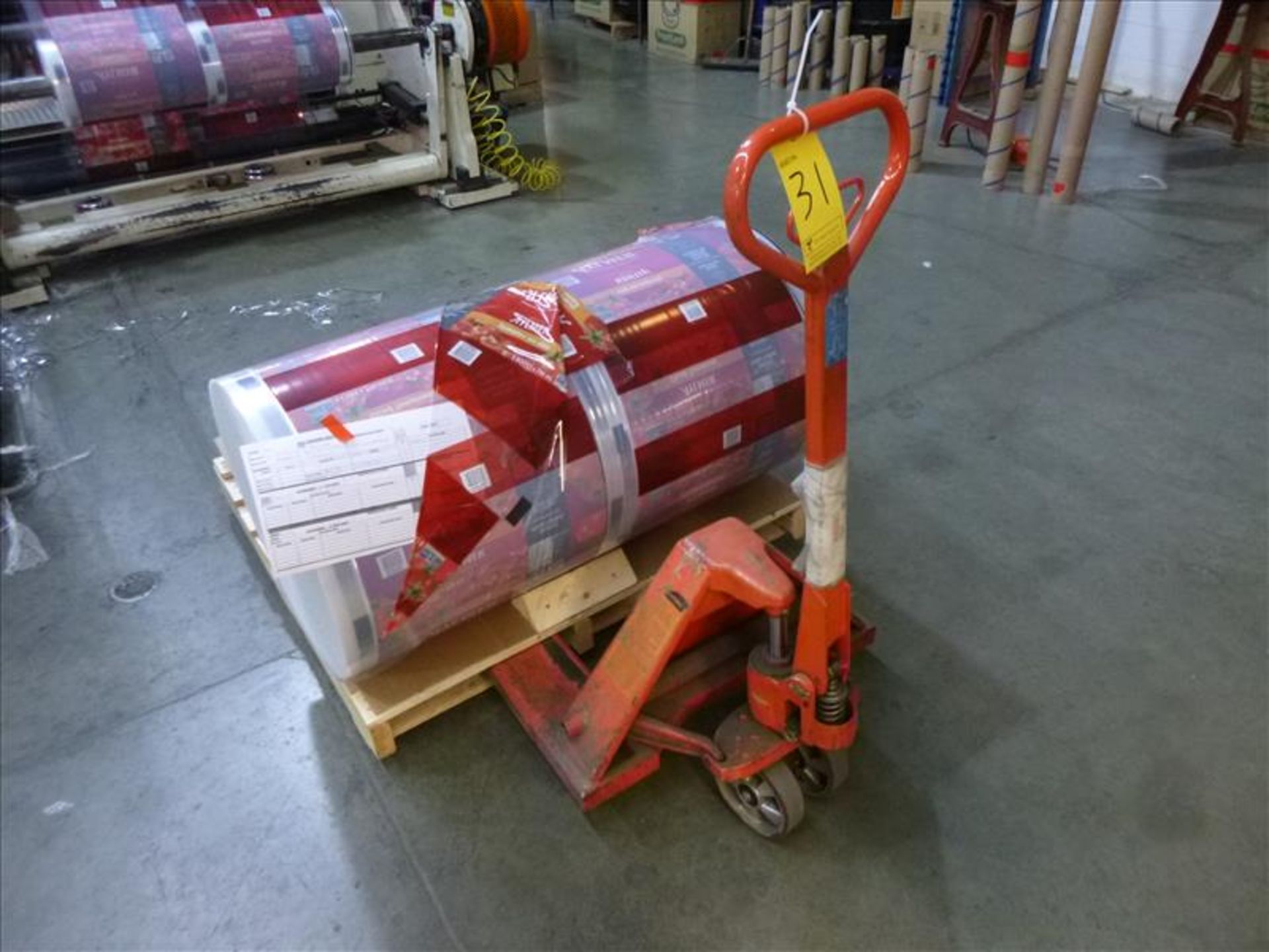 hydraulic pallet truck (Located in Mississauga, ON)