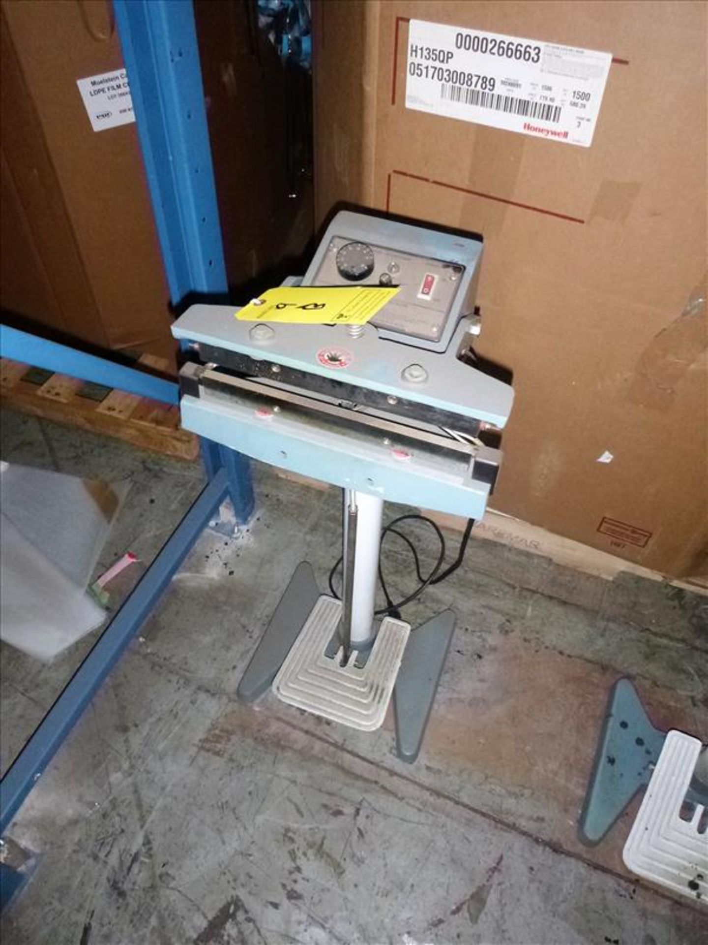 impulse sealer, 12 in. (Located in Mississauga, ON)