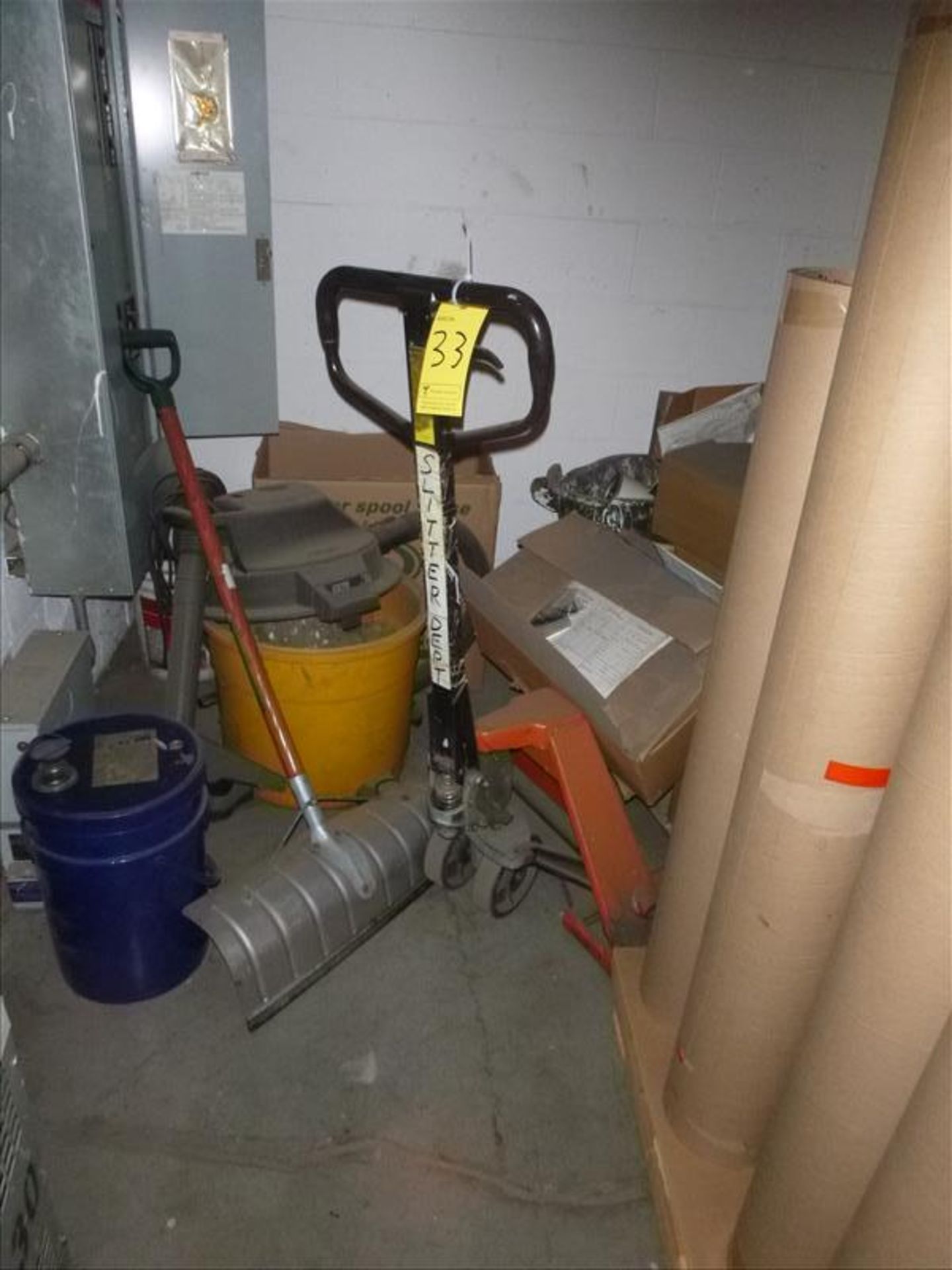 hydraulic pallet truck (Located in Mississauga, ON)
