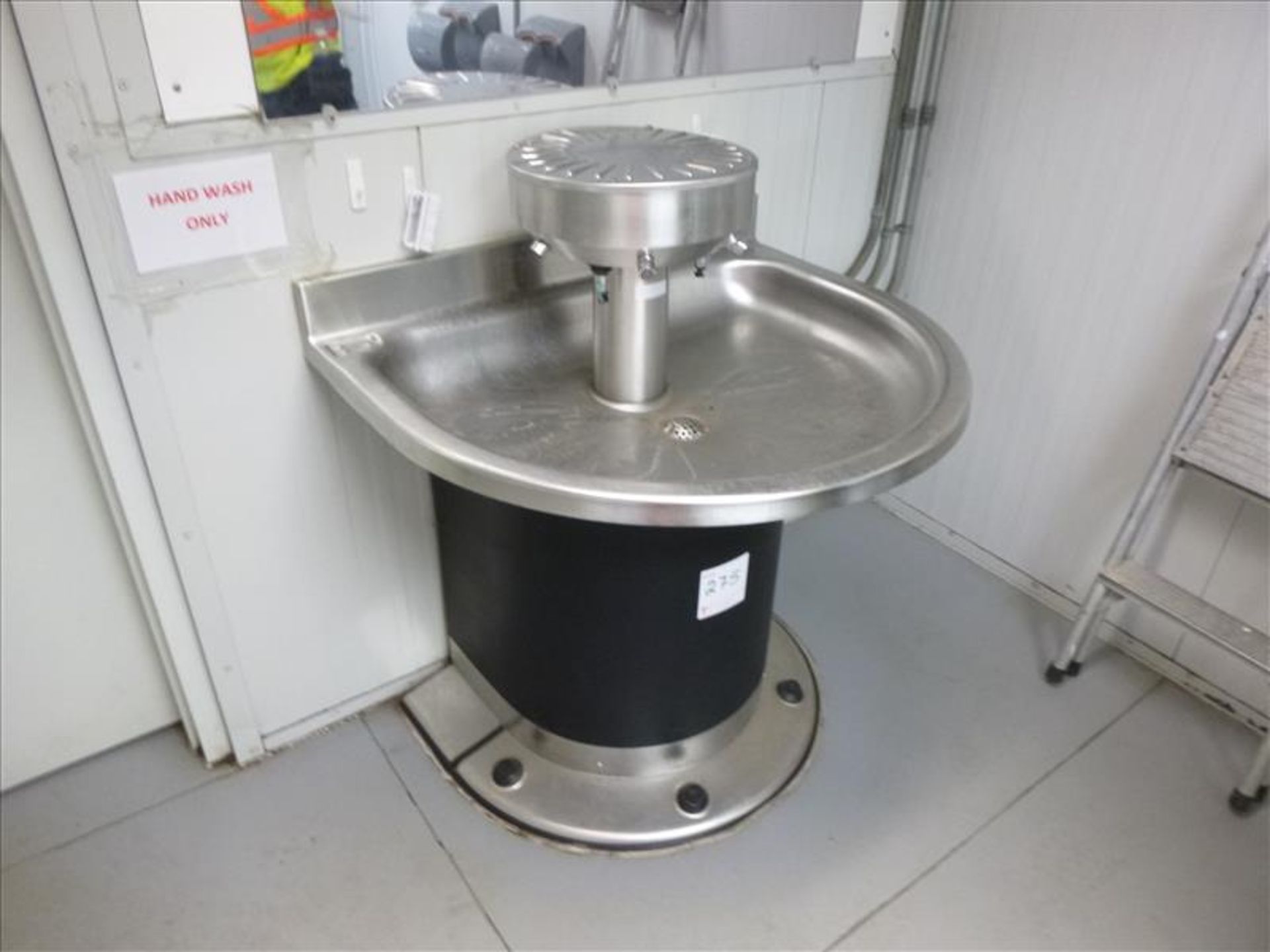 hand wash sink, s/s, foot operated [PR]