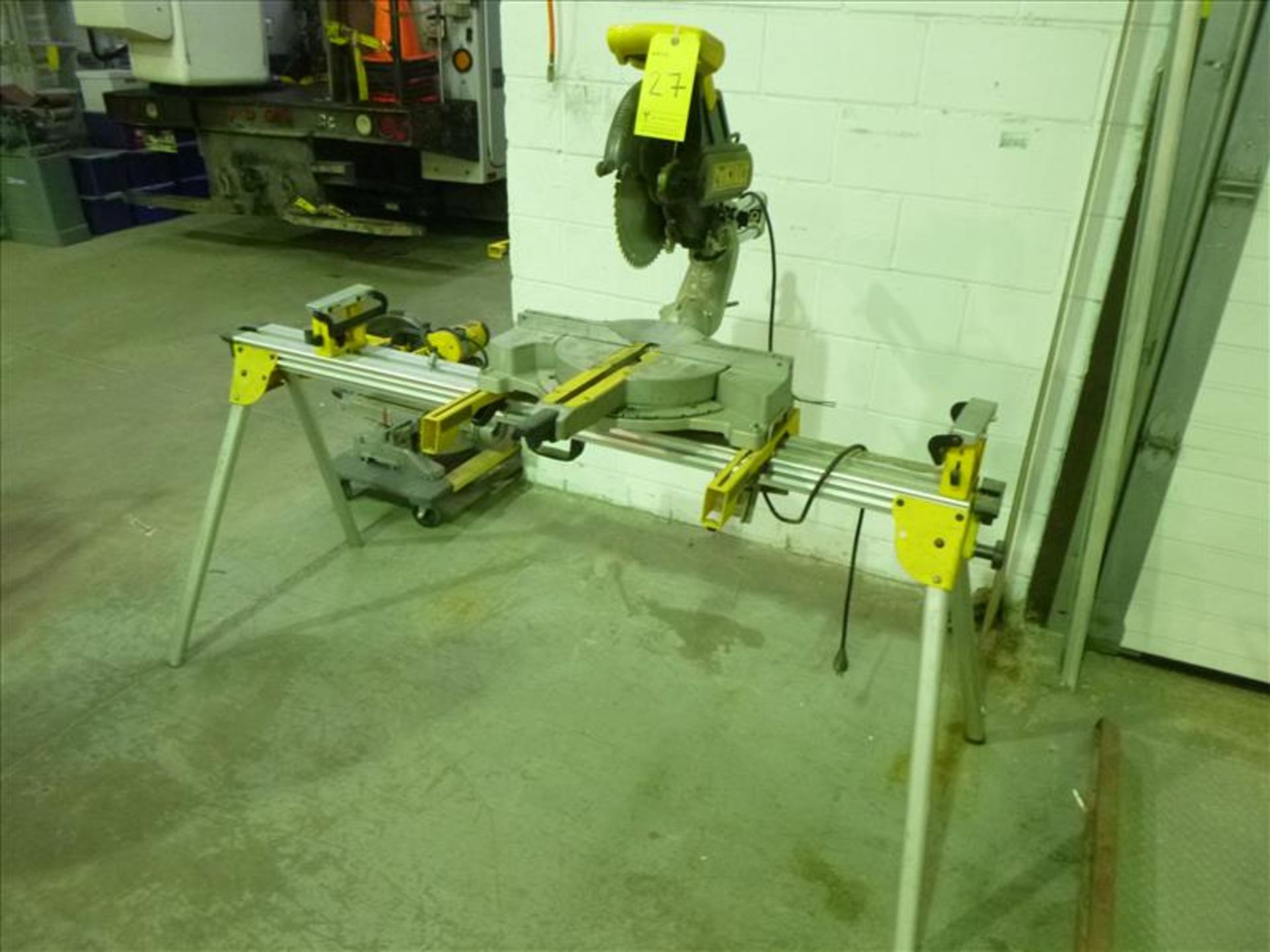 DeWalt 12" radial compound miter saw c/w stand