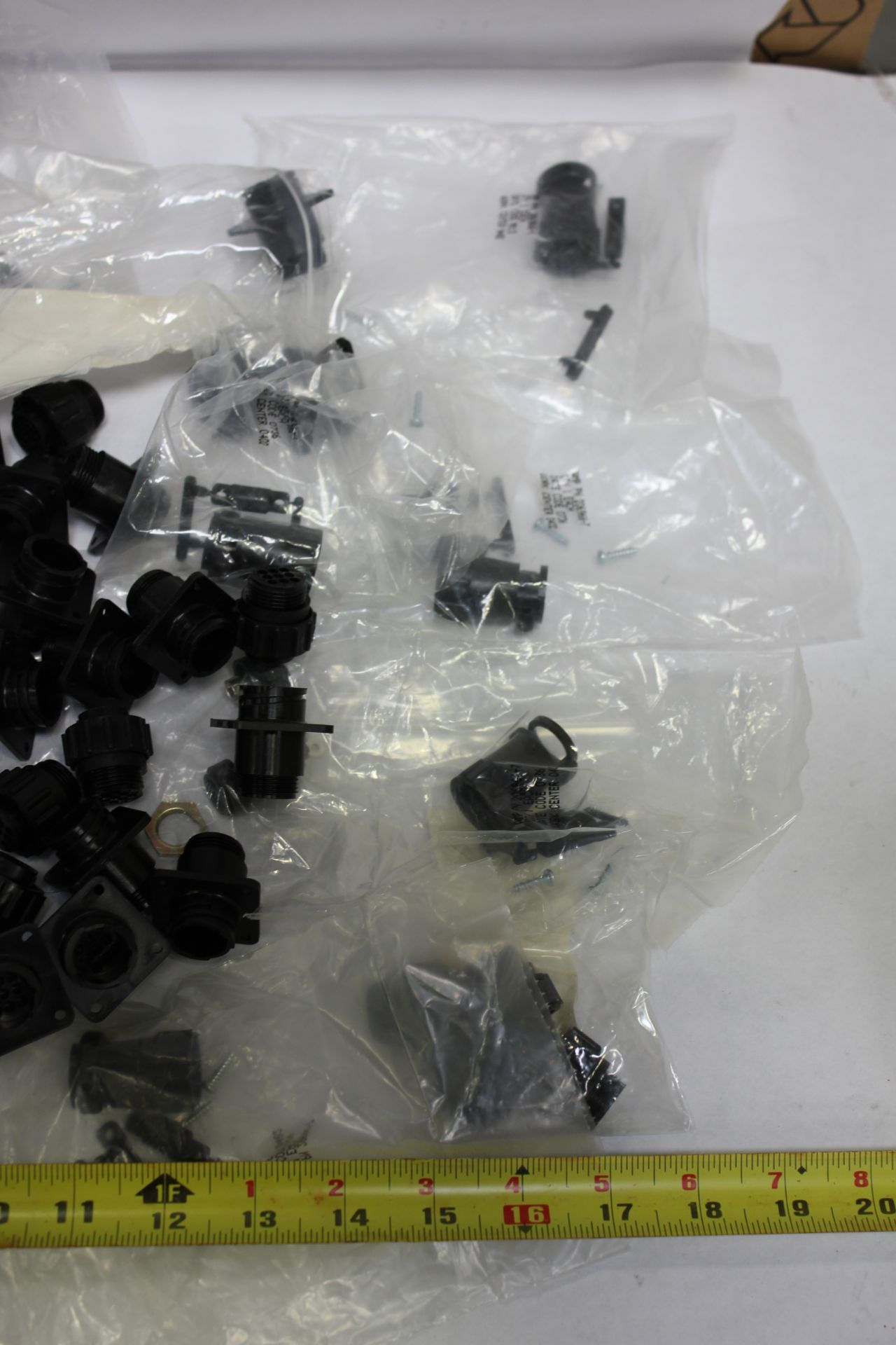 LOT OF AMPHENOL CONNECTORS - Image 4 of 4