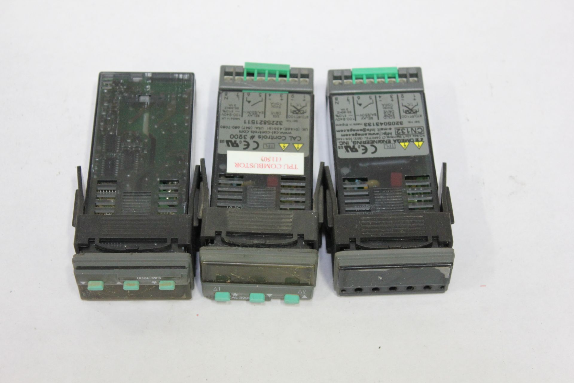 LOT OF 3 DIGITAL TEMPERATURE CONTROLLERS OMEGA/CAL