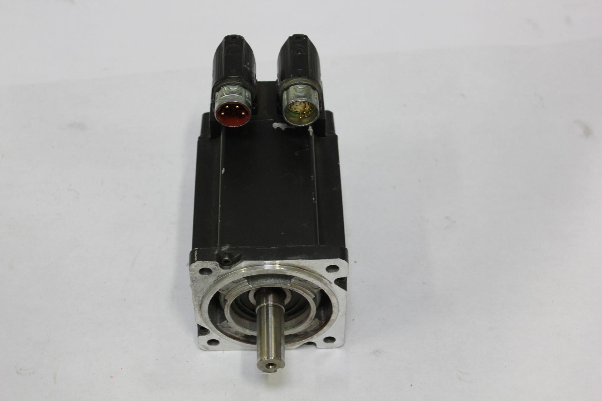 Allen Bradley AC Servo Motor MPL-A320P-SJ22AA SER.A 5000RPM Servomotor - Image 3 of 3