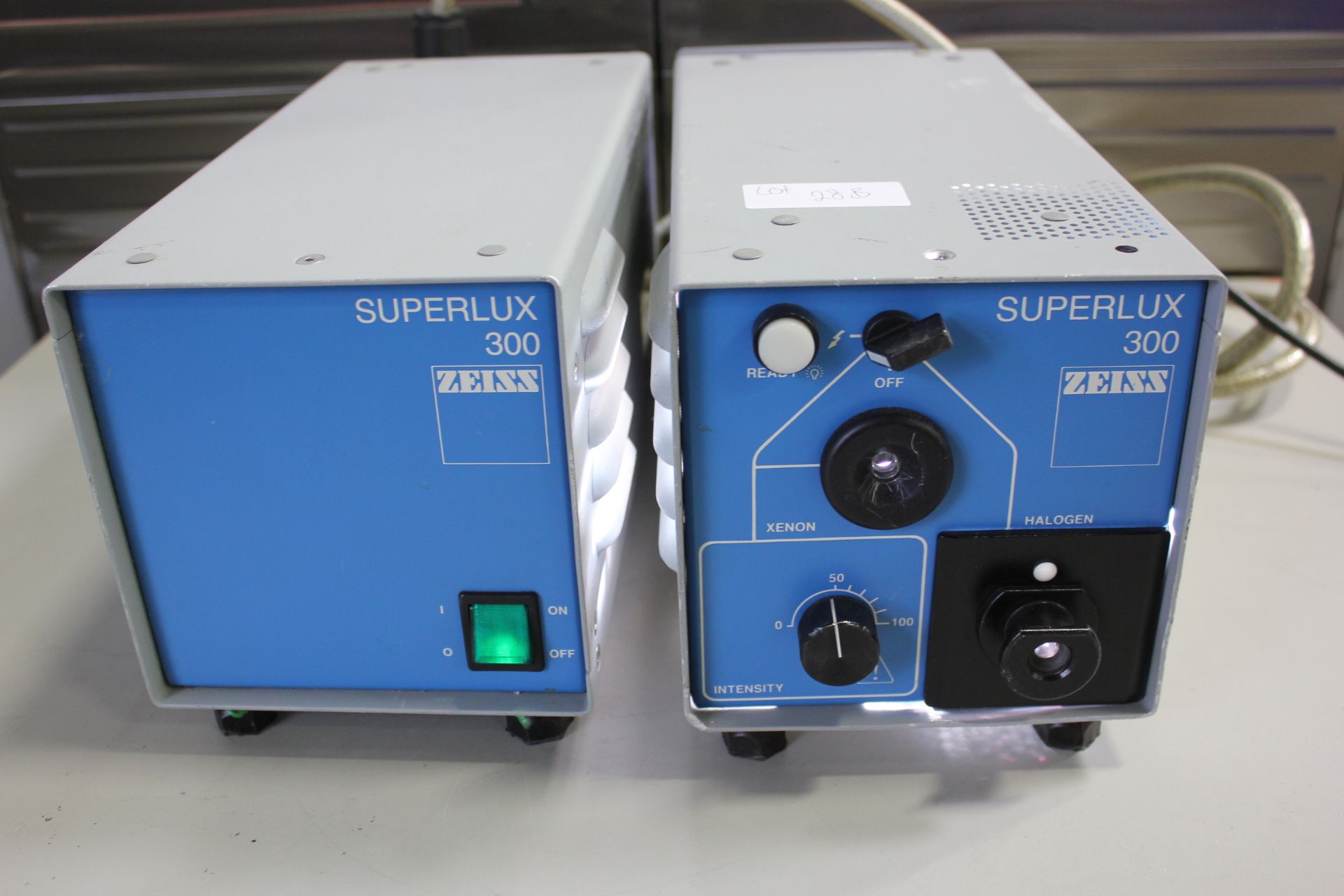 ZEISS SUPERLUX 300 MICROSCOPE XENON LIGHT SOURCE AND POWER SUPPLY - Image 3 of 4