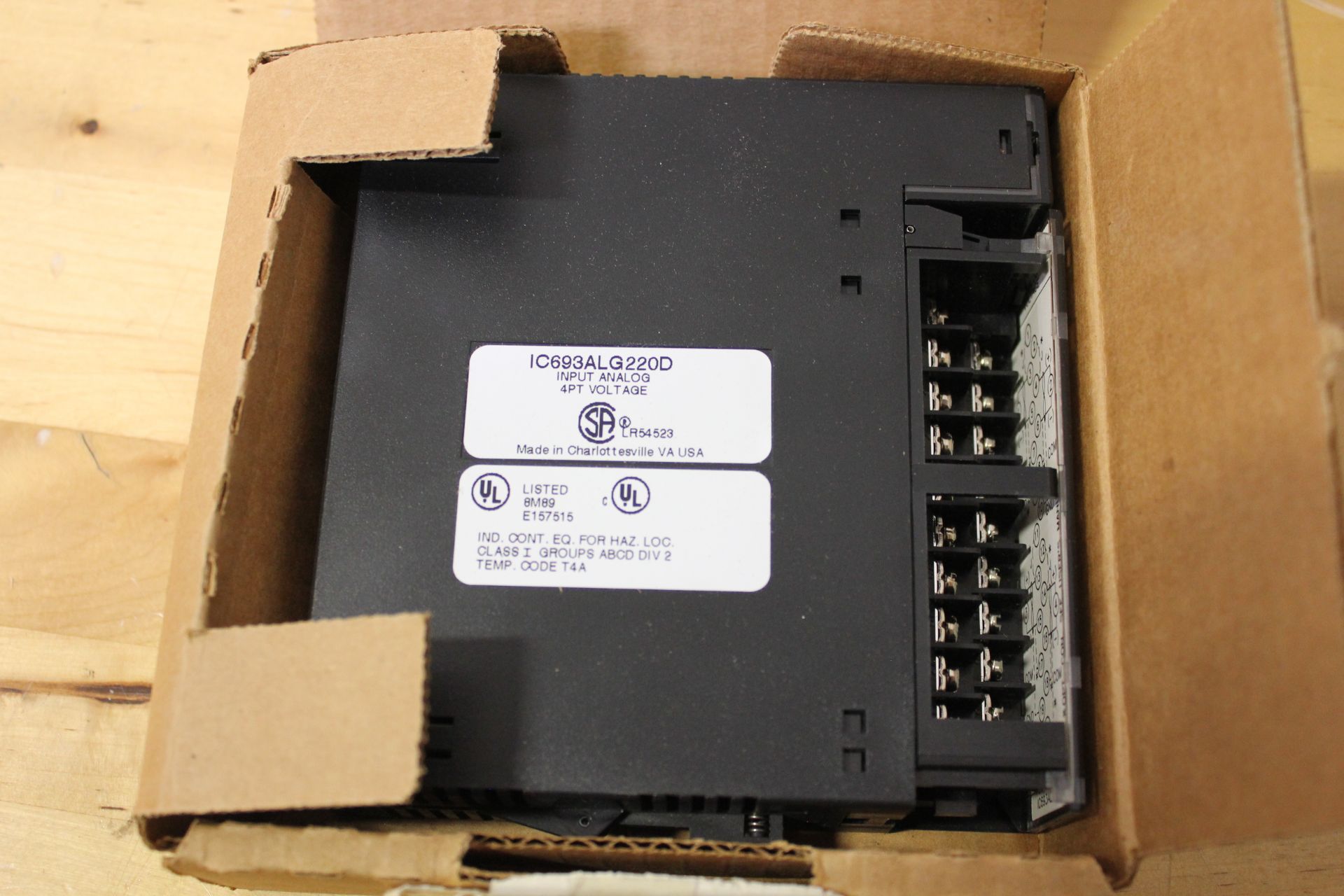 NEW GE FANUC INPUT MODULE PN: IC693ALG220D - Image 3 of 4