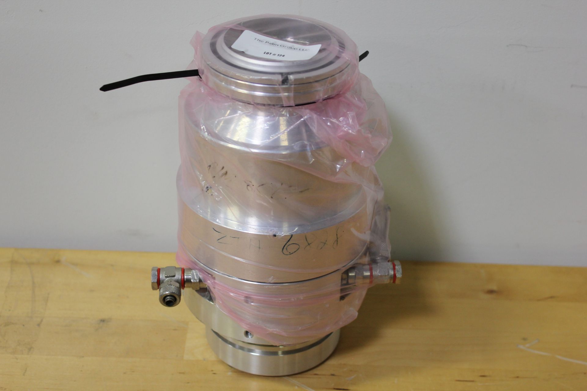 UNUSED LEYBOLD TURBOVAC 151 TURBO MOLECULAR VACUUM PUMP