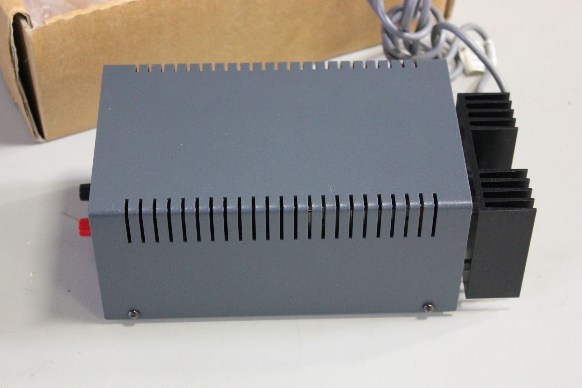 NEW RS MAINS BENCH POWER SUPPLY - Image 5 of 5