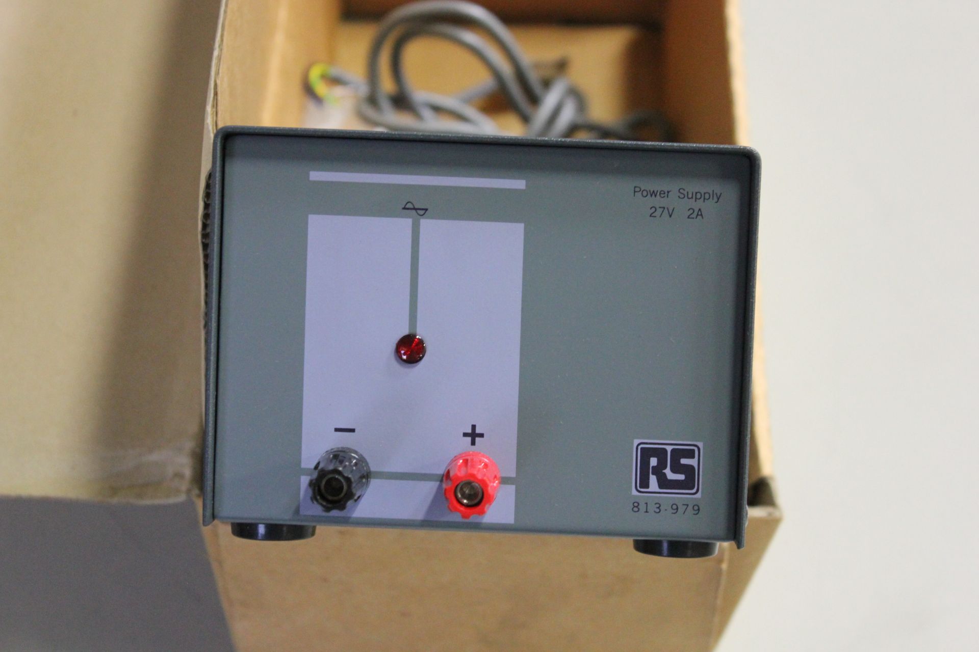 NEW RS MAINS BENCH POWER SUPPLY - Image 4 of 5