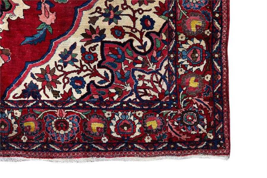 Bakhtiar carpet, West Persia, circa 1920 - Image 2 of 4