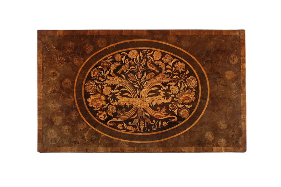 A William and Mary walnut, sycamore banded floral marquetry and oyster veneered chest - Bild 3 aus 4