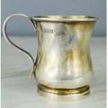 A silver mug, London 1913, 5.37toz. , 8.5cm high, 7.5cm wide