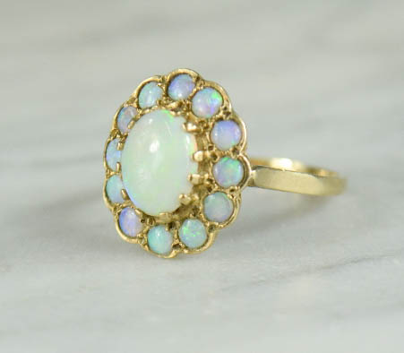 A 9ct gold and opal flower-head ring, 3.5g.