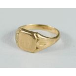 A 9ct gold signet ring, 6.2g