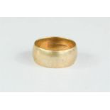 A 9ct gold gentleman's wedding band, size W, 8.3g.