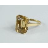 A 9ct gold and citrine ring, rectangular size P, 5.0g.