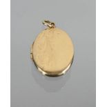 A 9ct gold locket pendant, 3.5g.