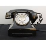 A black bakelite phone.