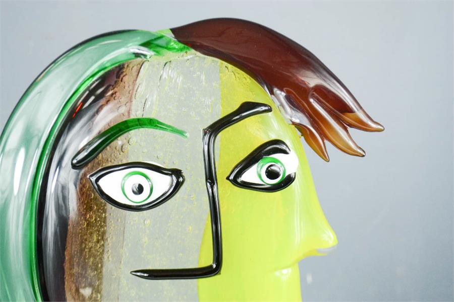 A modern glass Picasso style head, signed by the artist. - Image 2 of 3